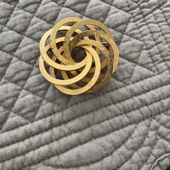 Vintage Gold Tone Swirl Brooch Abstract Interlocking Circles 2” Mid Century EUC - Picture 2 of 6